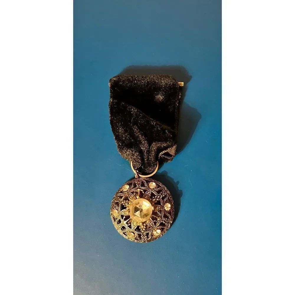 Vintage Black Velvet Brooch w Rhinestone Silver Tone Pendant